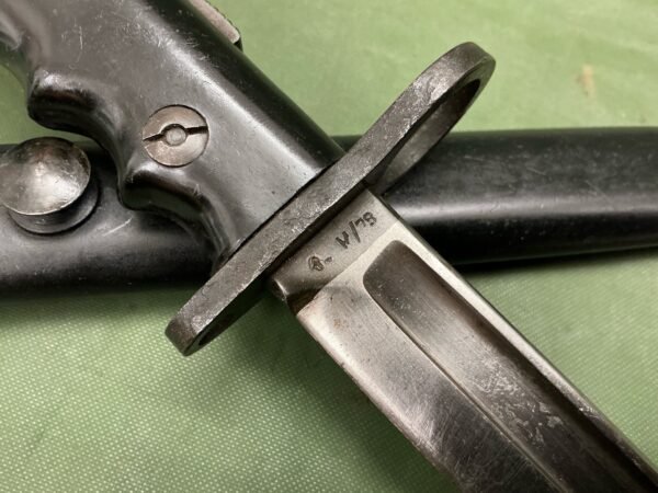 NO7 MK1 BAYONET WITH BLACK GRIPS (B2445) - Image 3