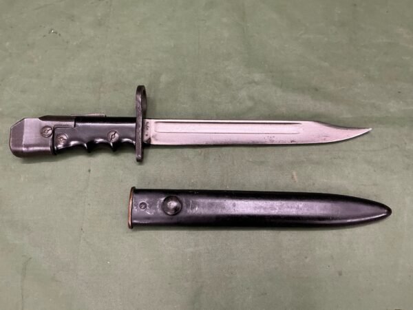 NO7 MK1 BAYONET WITH BLACK GRIPS (B2445)