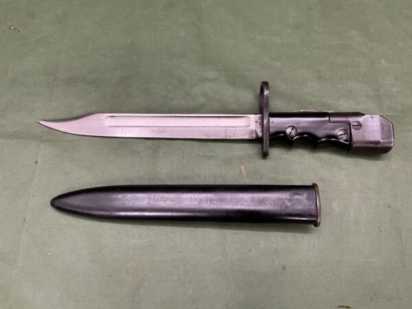 NO7 MK1 BAYONET WITH BLACK GRIPS (B2445) - Image 2