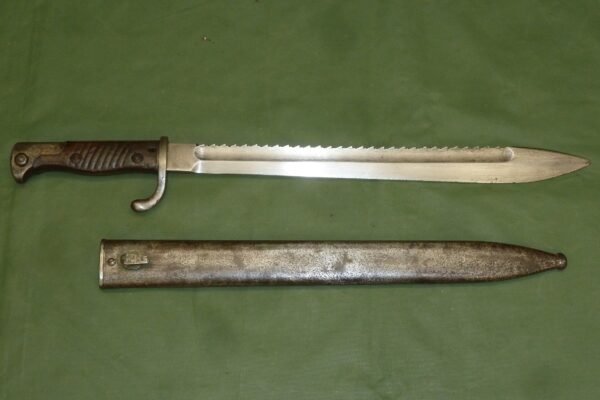 WW1 GERMAN BUTCHER SAWBACK BAYONET (B1065)