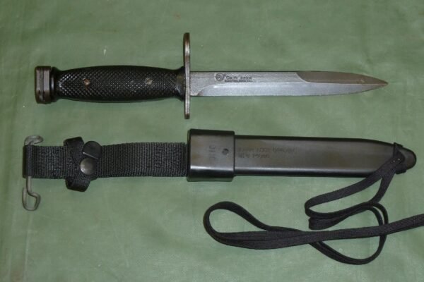 AMERICAN M7 BAYONET IN M10 SCABBARD (B1709)
