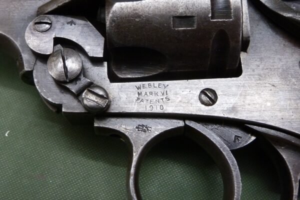 DEACTIVATED WW1 WEBLEY MK6 REVOLVER (4336) - Image 3