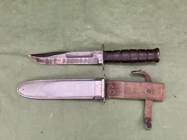WW2 US NAVY KA-BAR KNIFE (B2416)