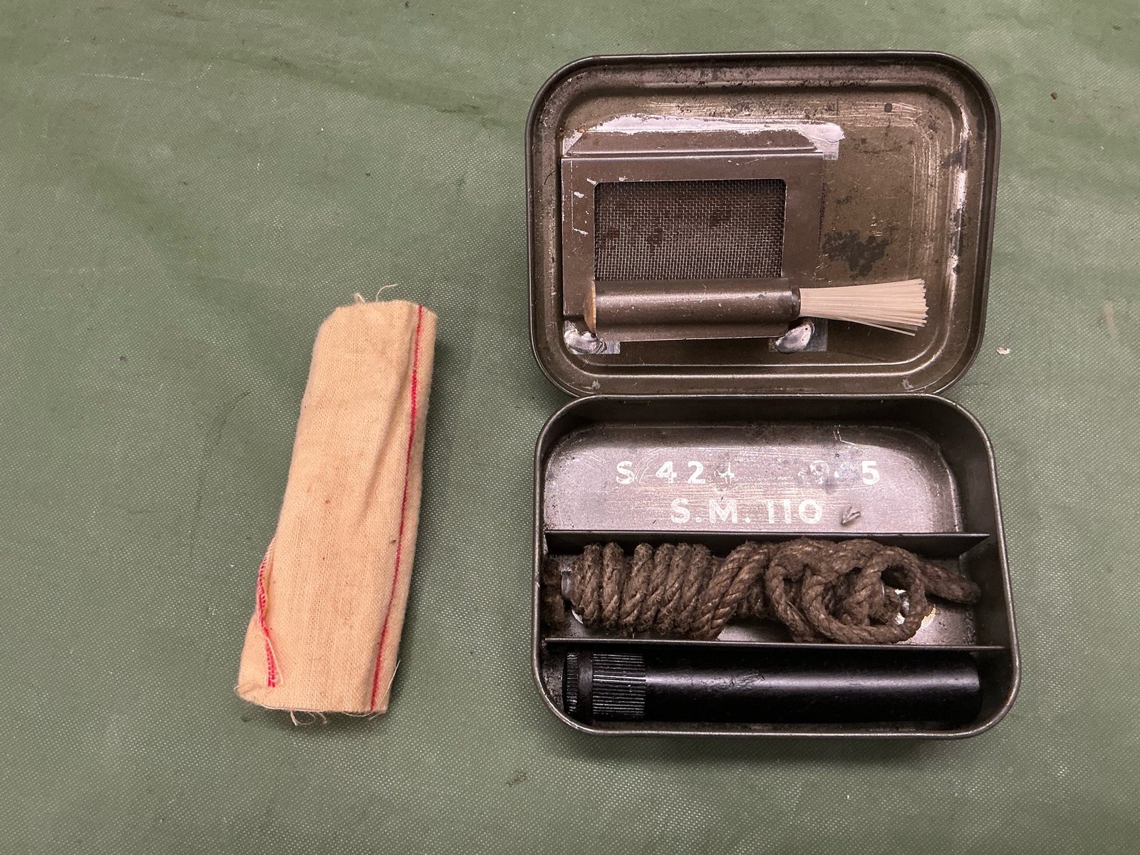 WW2 FACTORY CODED NO4 LEE ENFIELD CLEANING KIT (B42)