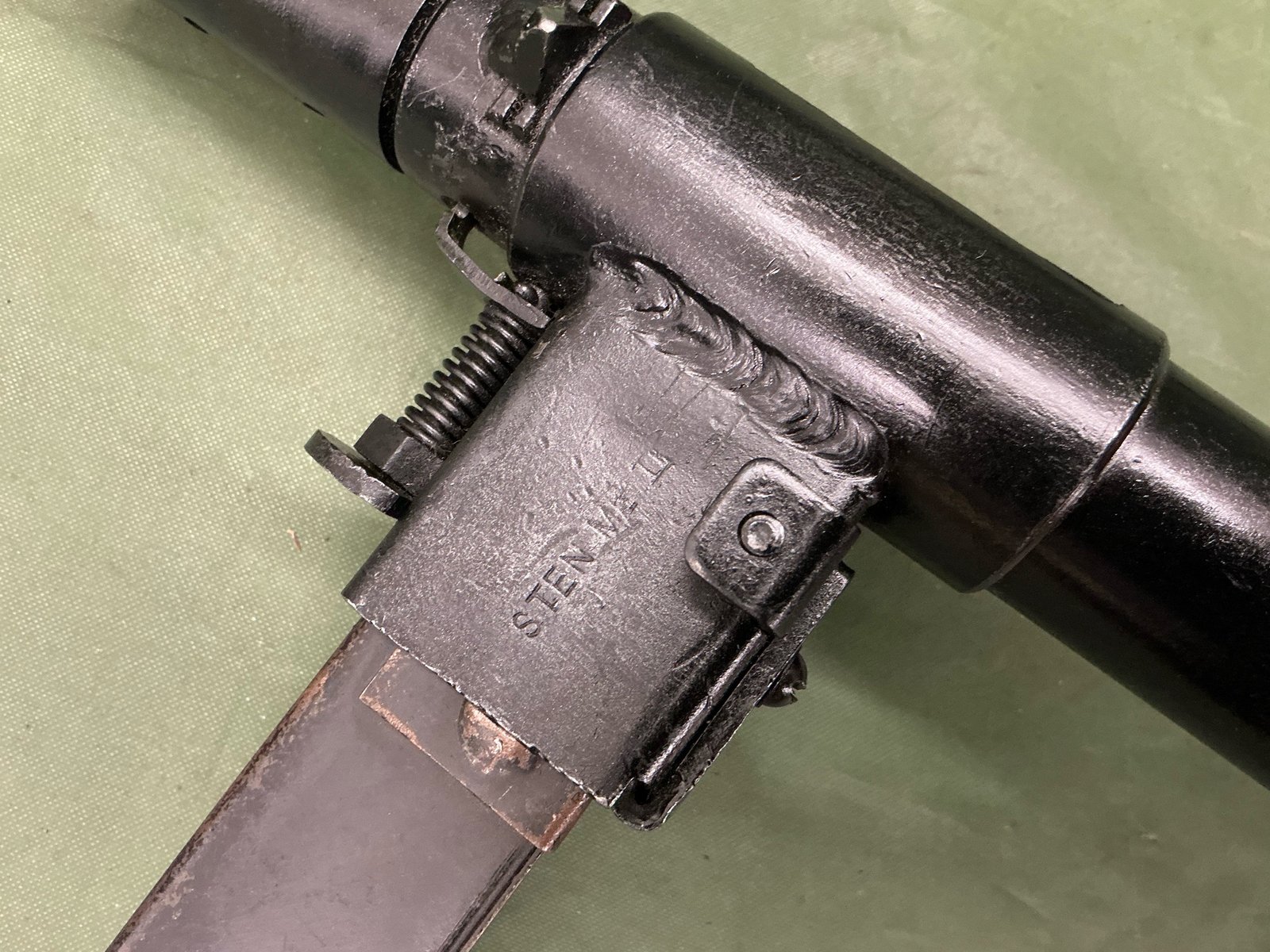 DEACTIVATED WW2 BRITISH STEN MK2 (4472) - Image 3