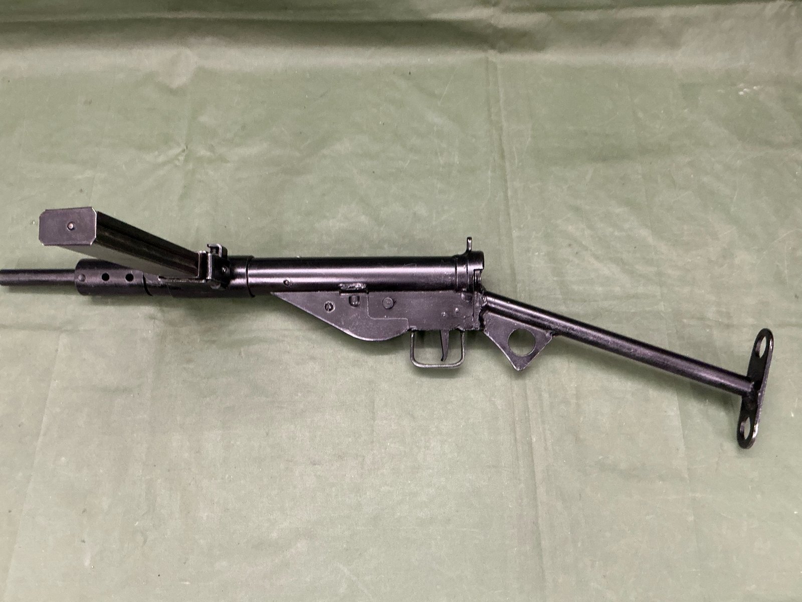 DEACTIVATED WW2 BRITISH STEN MK2 (4472) - Image 2