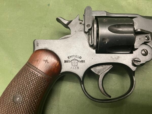 DEACTIVATED RAF ENFIELD NO2 MK1 REVOLVER (D24) - Image 3