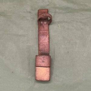 BRITISH WW2 LEATHER BAYONET FROG (C27)