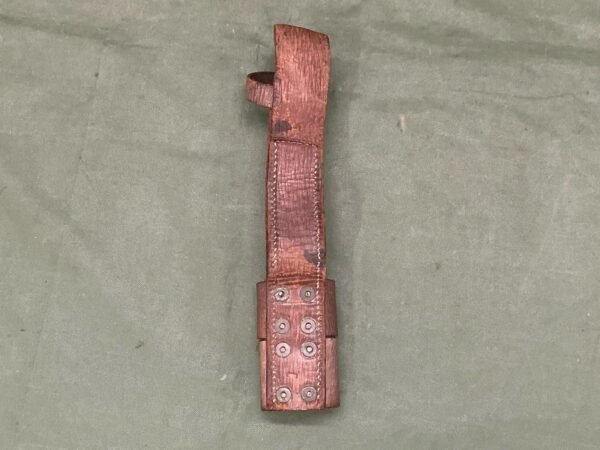 BRITISH WW2 LEATHER BAYONET FROG (C27) - Image 2