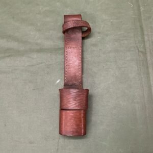 BRITISH WW2 LEATHER BAYONET FROG (E31)