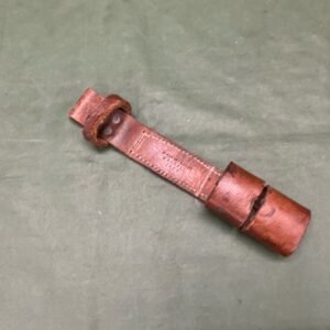 BRITISH WW2 LEATHER BAYONET FROG (E13)