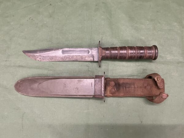 USN MK2 CAMILLUS KNIFE (B1985)
