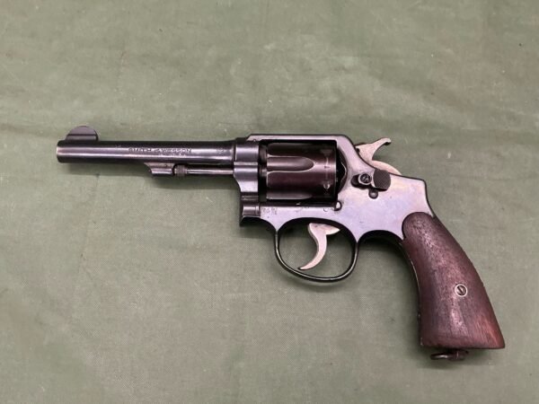 DEACTIVATED AMERICAN SMITH & WESSON REVOLVER (D31)