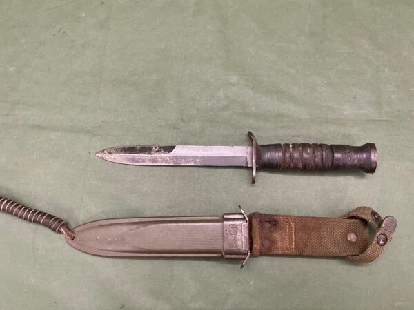 AMERICAN M3 KNIFE BY CASE (B1336)