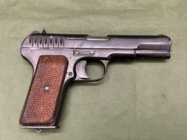 DEACTIVATED WW2 RUSSIAN TOKAREV PISTOL (D4)