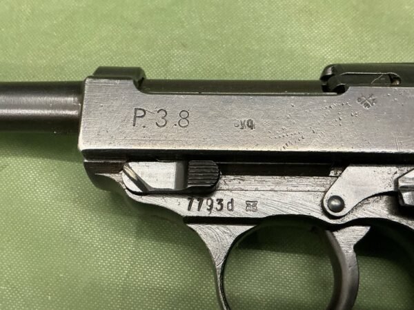 DEACTIVATED WW2 GERMAN P38 PISTOL (D5) - Image 3