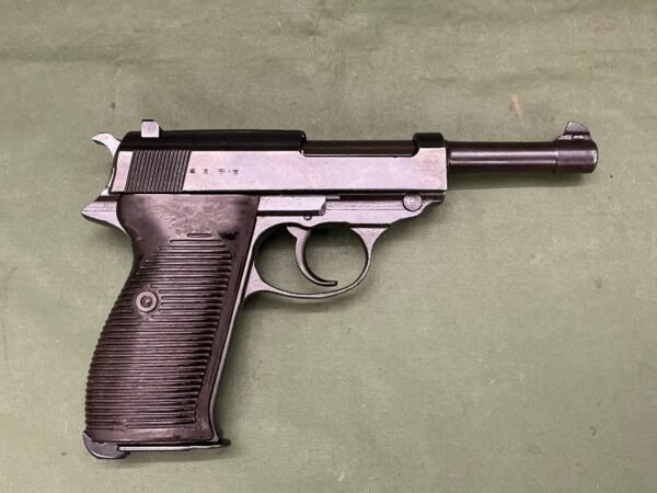 DEACTIVATED WW2 GERMAN P38 PISTOL (D5) - Image 2