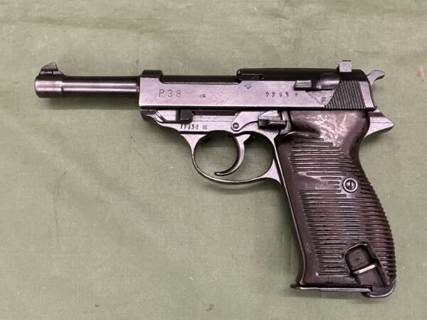 DEACTIVATED WW2 GERMAN P38 PISTOL (D5)