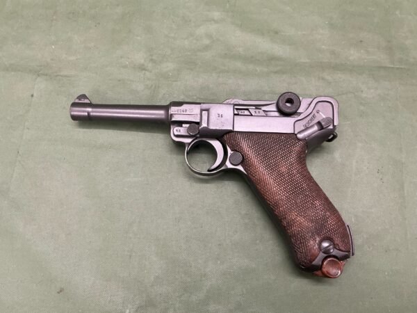 DEACTIVATED WW2 GERMAN LUGER PISTOL (4712)