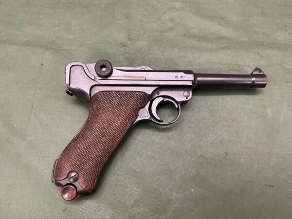DEACTIVATED WW2 GERMAN LUGER PISTOL (4712) - Image 2