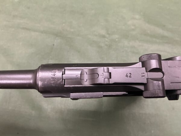 DEACTIVATED WW2 GERMAN LUGER PISTOL (4712) - Image 4