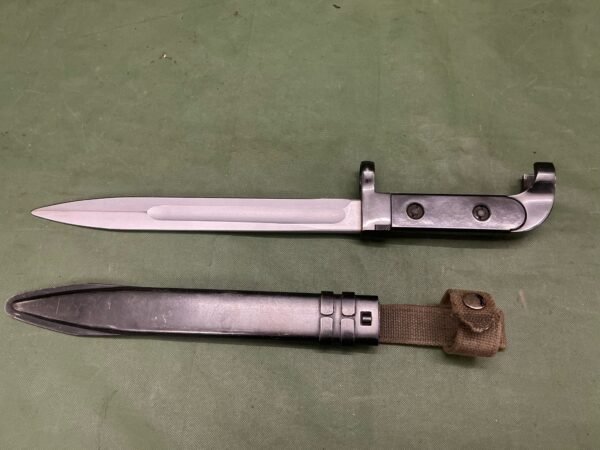 EAST GERMAN 1ST PATTERN AK BAYONET (B2544)