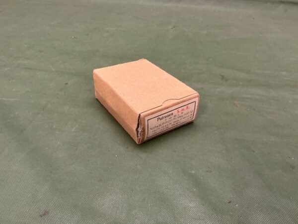 INERT WW2 GERMAN ROUNDS IN BOX (E91)
