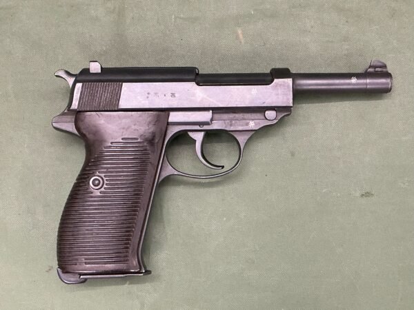 DEACTIVATED WW2 GERMAN P38 PISTOL (D11) - Image 3