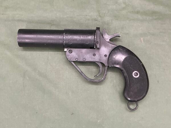 DEACTIVATED BRITISH FLARE PISTOL (D33)