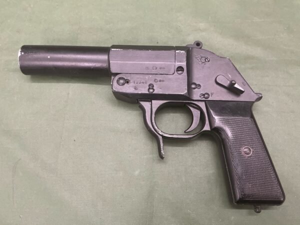 DEACTIVATED WEST GERMAN LP1 FLARE PISTOL (D42)