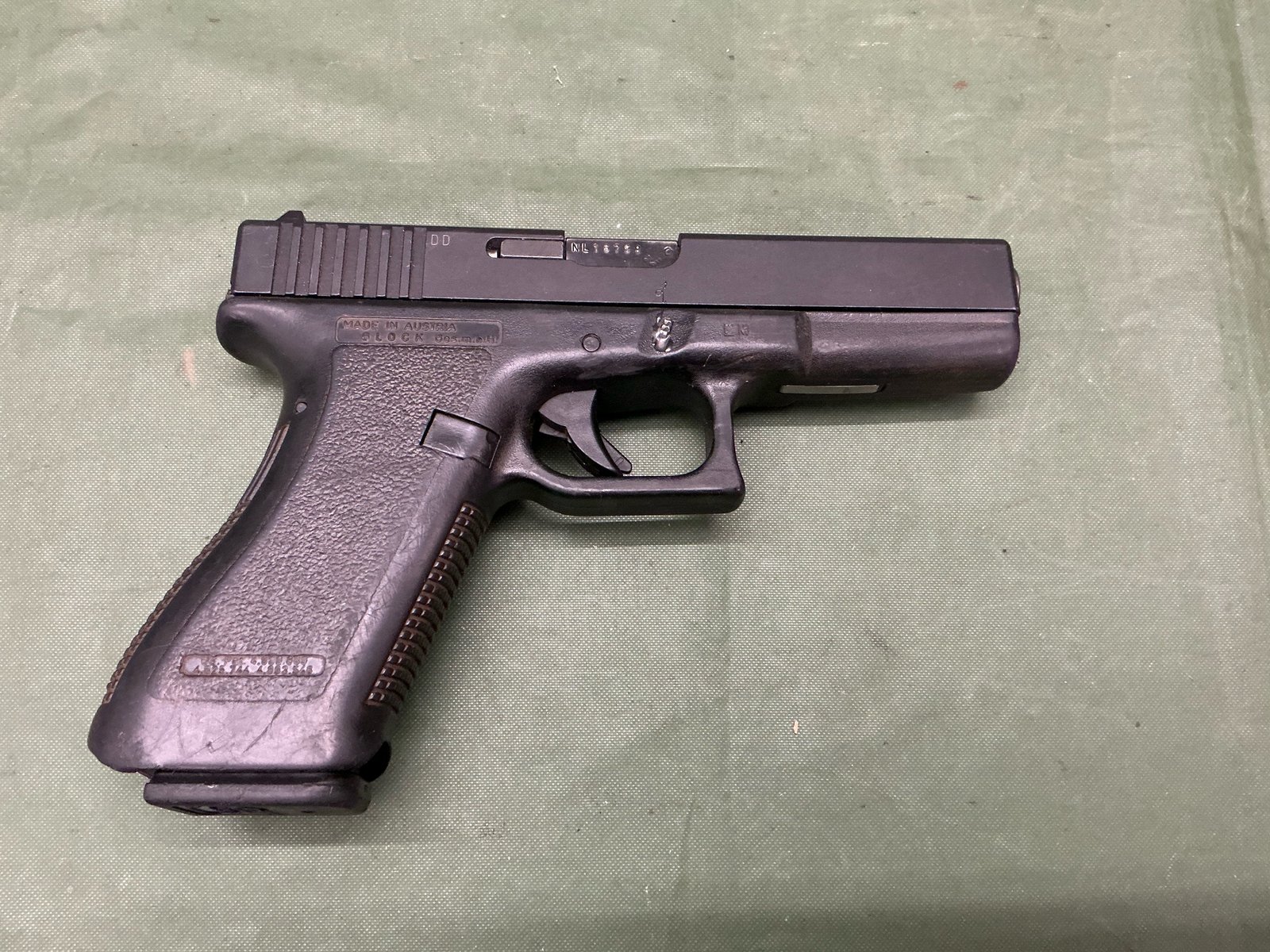 DEACTIVATED GLOCK 17 PISTOL (4555)