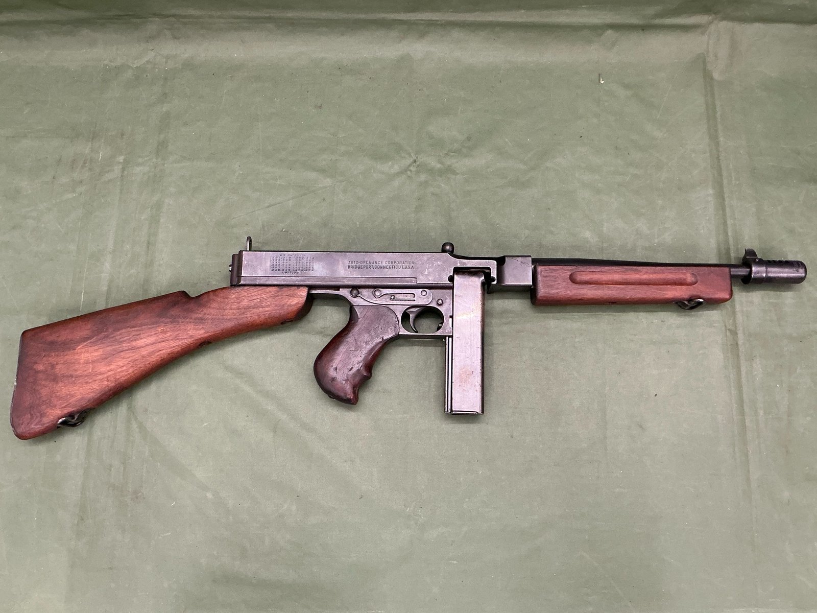 DEACTIVATED WW2 1928 THOMPSON (DM57)
