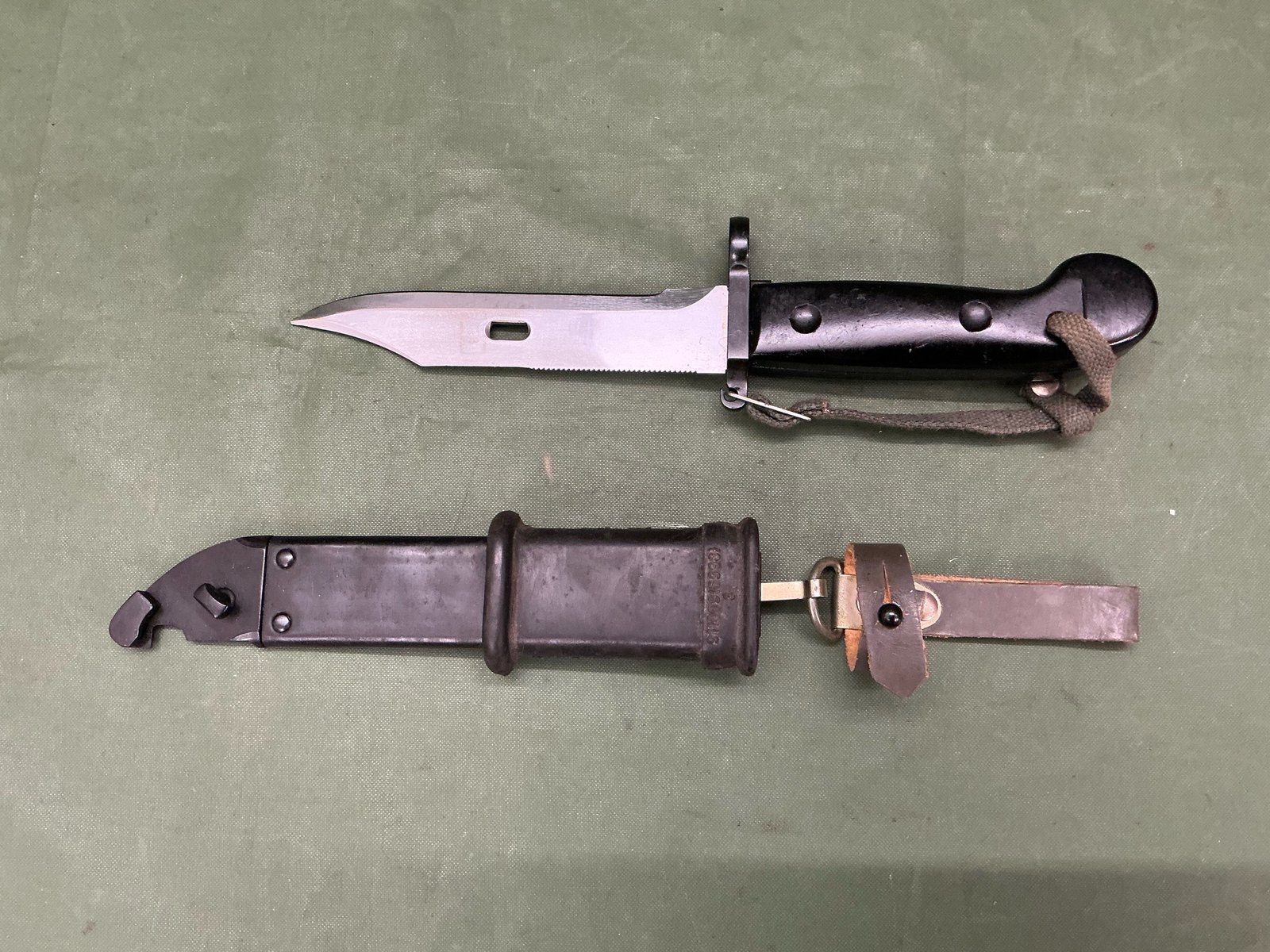 EAST GERMAN TYPE 2 AKM BAYONET(B2899)