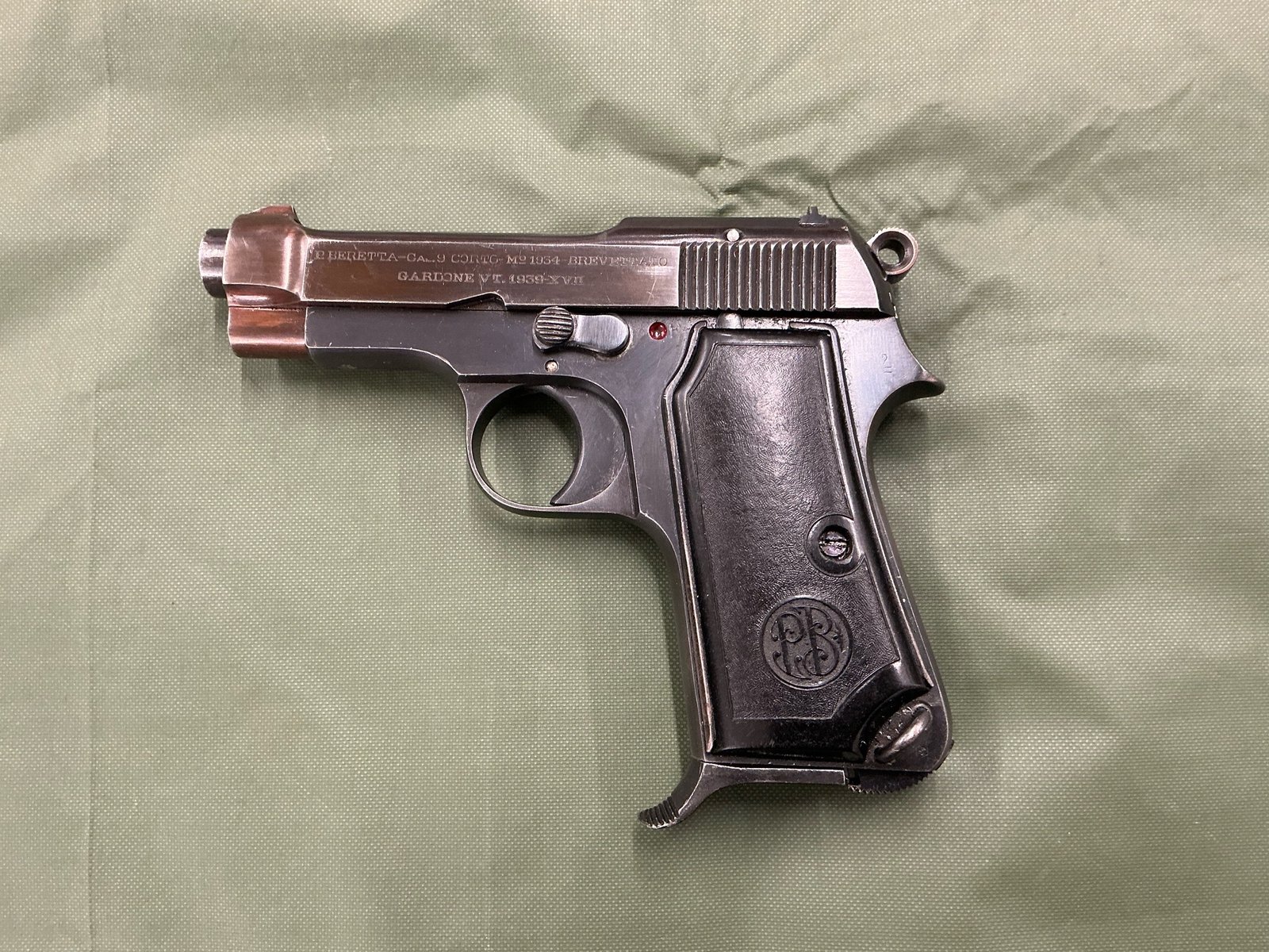 DEACTIVATED WW2 ITALIAN M1934 BERETTA PISTOL (4809)