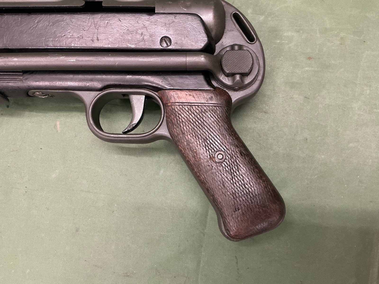 DEACTIVATED WW2 GERMAN MP38 SMG (4816) - Image 5