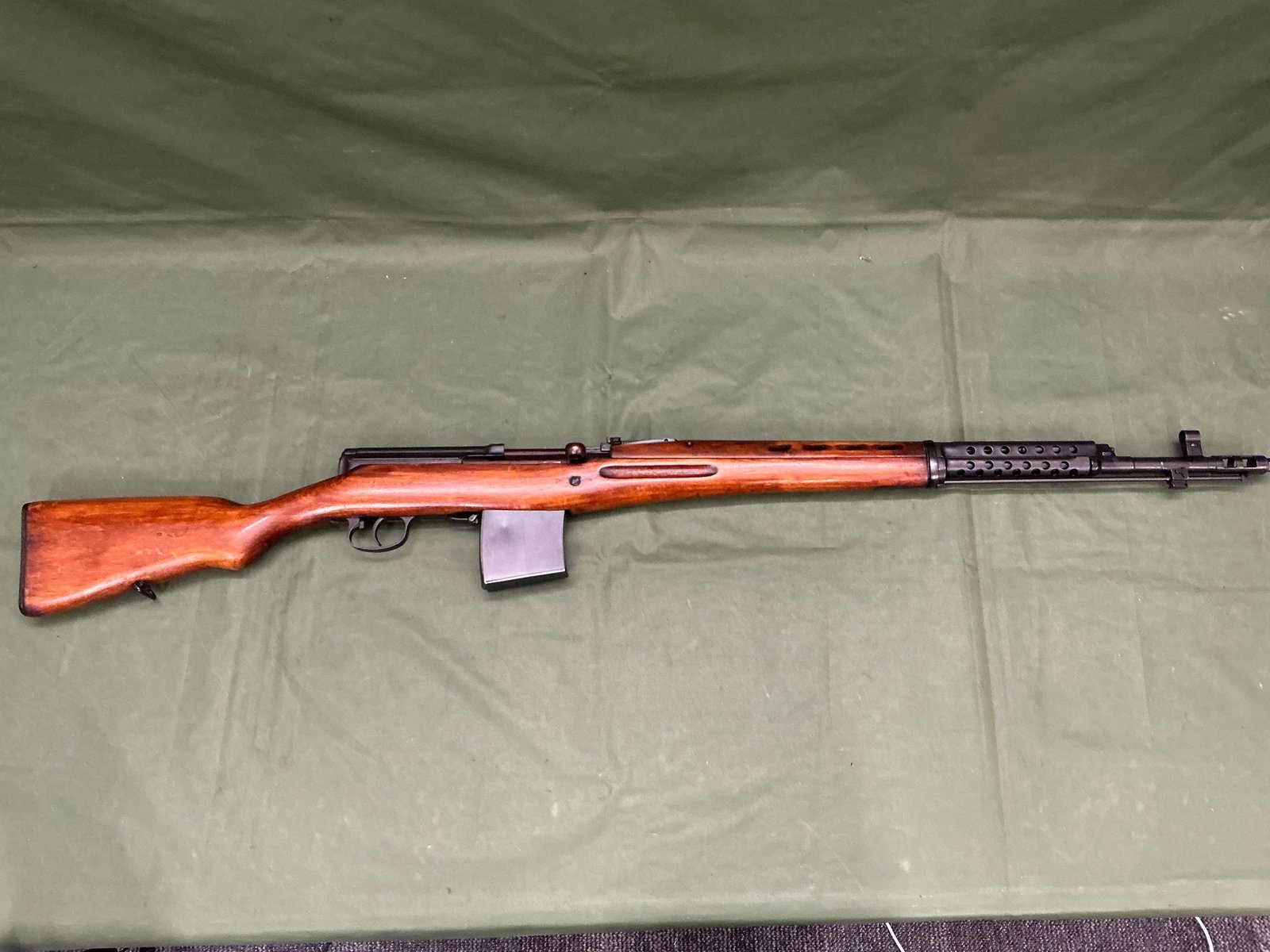 DEACTIVATED WW2 RUSSIAN TOKAREV SVT40 RIFLE (DR43)