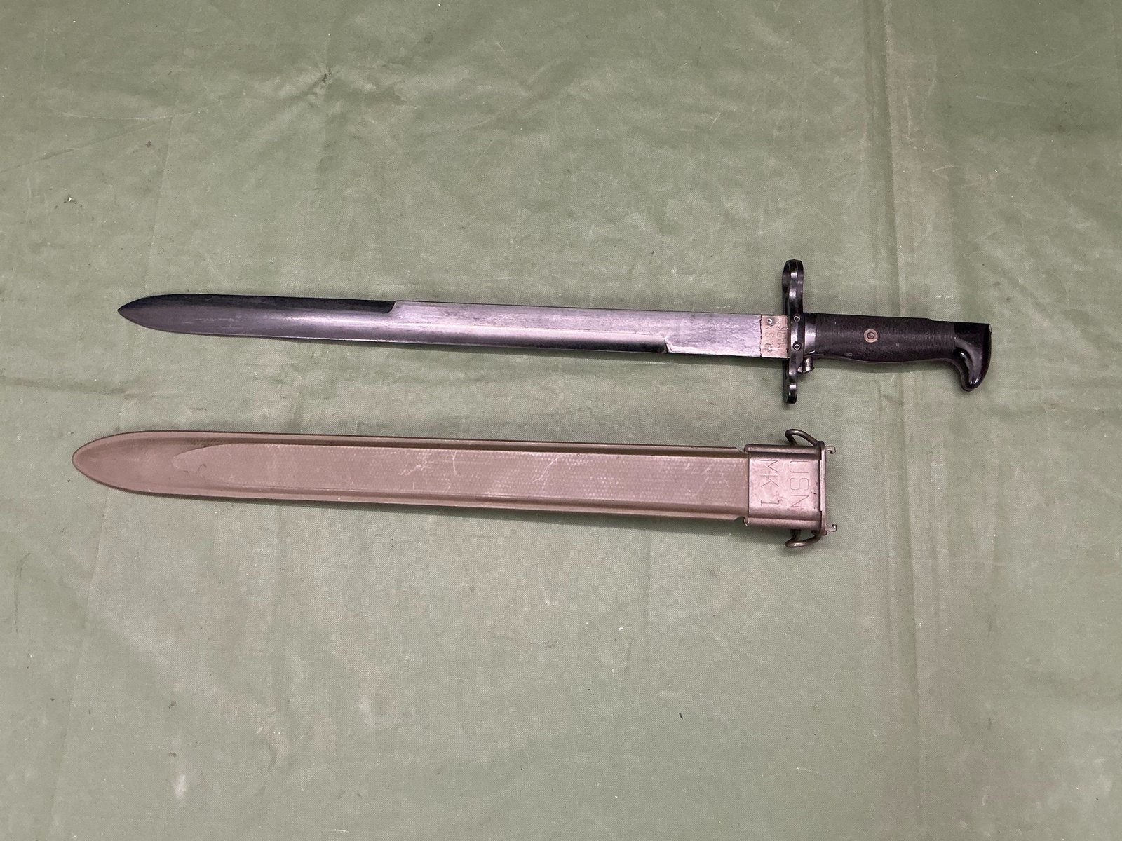 WW2 AMERICAN NAVY TRAINING BAYONET (B3046)