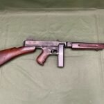 DEACTIVATED WW2 THOMPSON MODEL 1928 (4888)