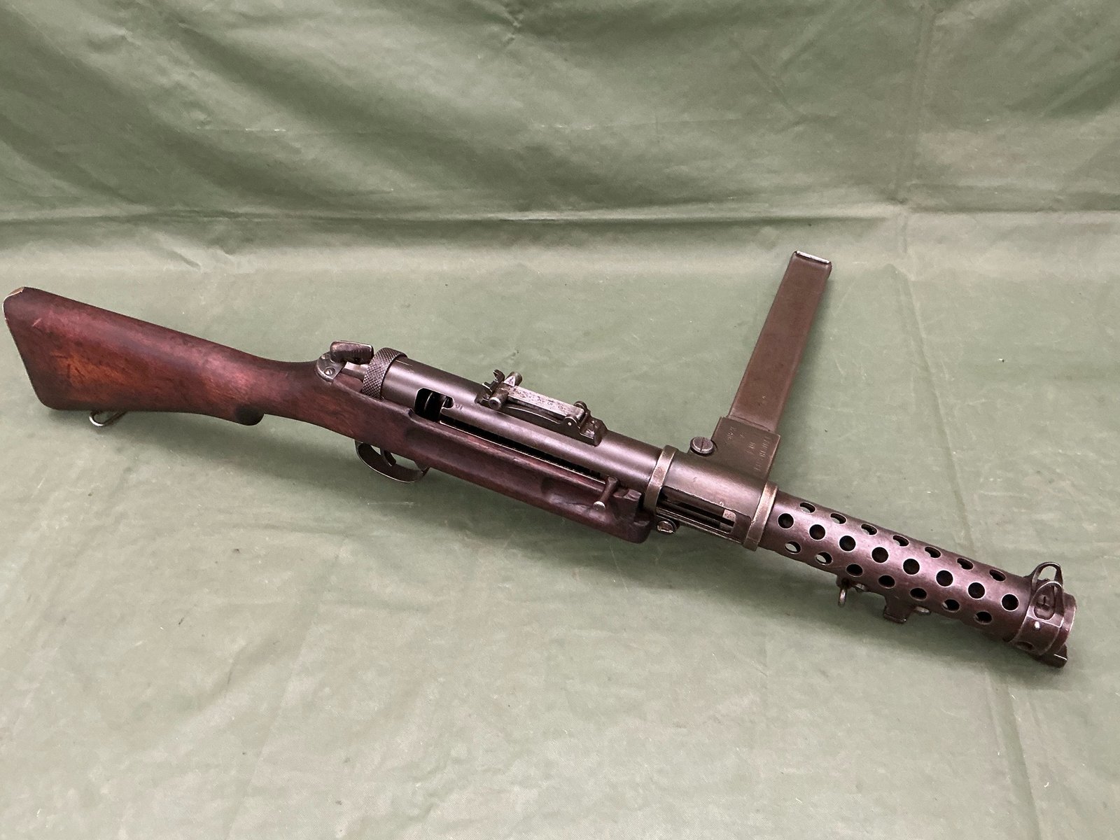 DEACTIVATED WW2 LANCHESTER SMG (5067)