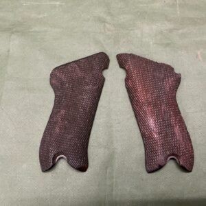 WW2 GERMAN LUGER GRIPS (E27)